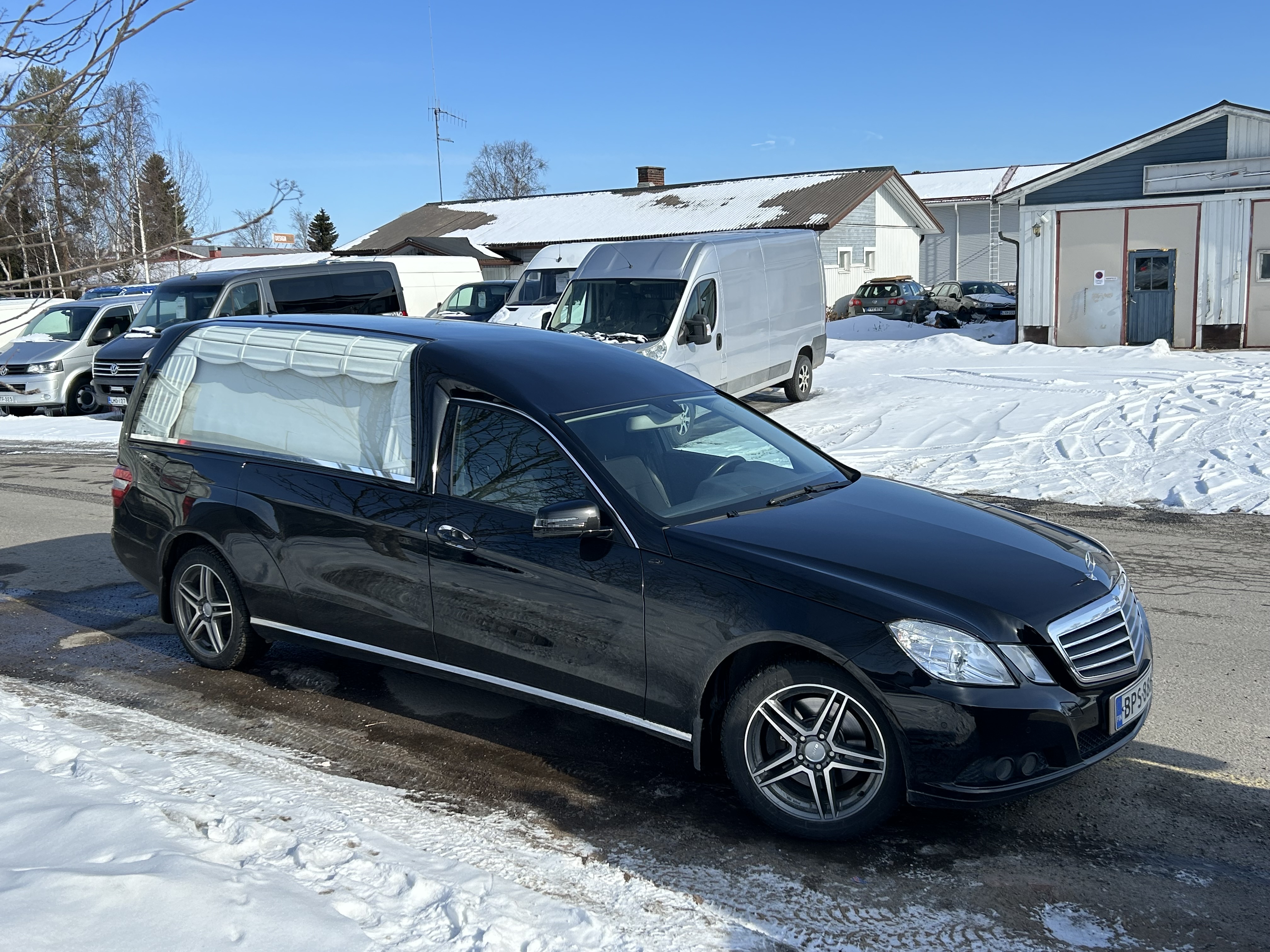 MB E 250 CDI -MYYTY-