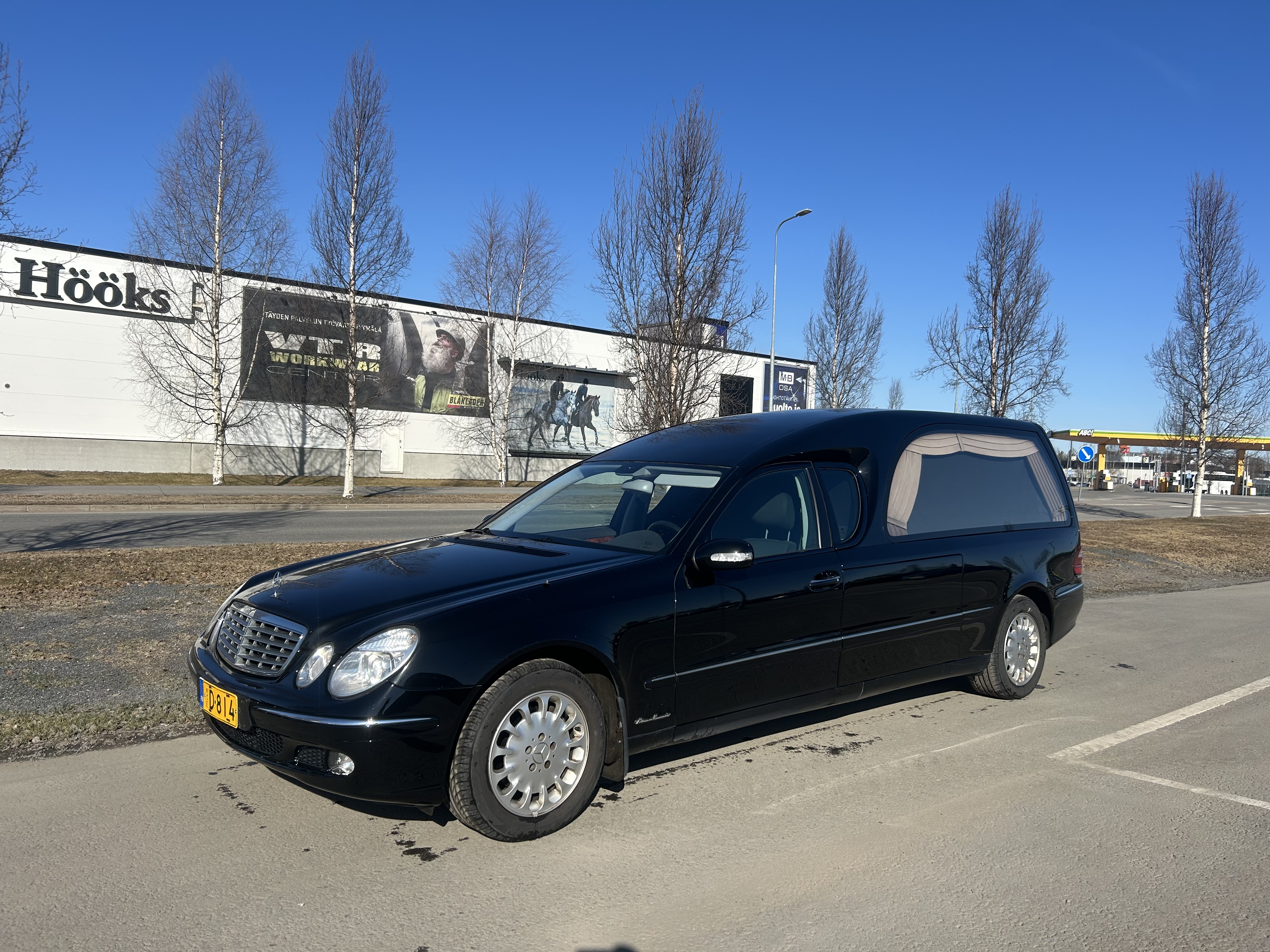 Mercedes E 220 CDI -MYYTY-